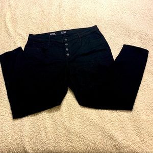 Black a.n.a. jeggimgs